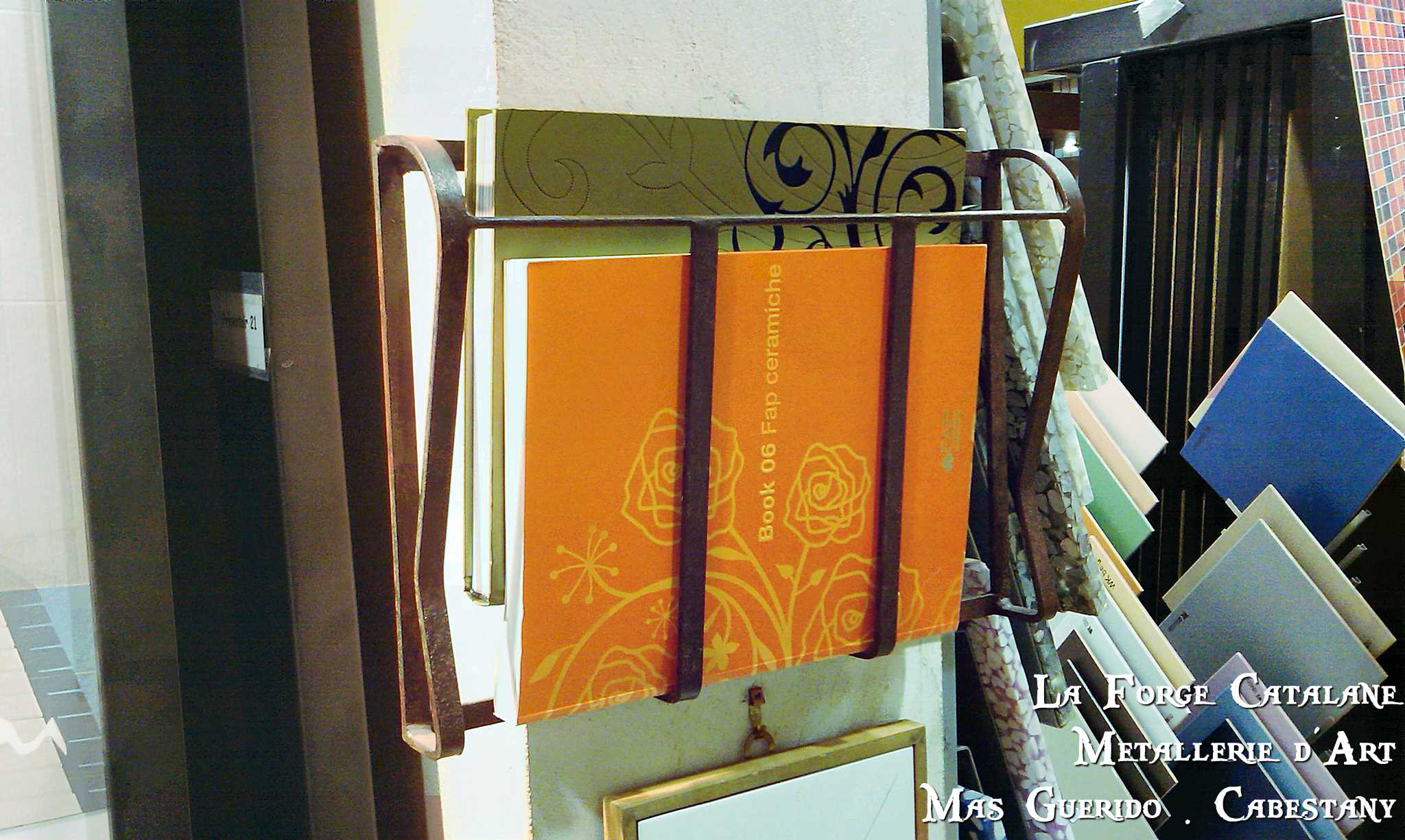 porte revue en fer  forge catalane.jpg